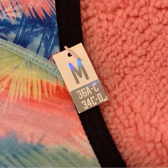 Victoria's Secret Pink Tropical sports Bra - Picture 4 of 4